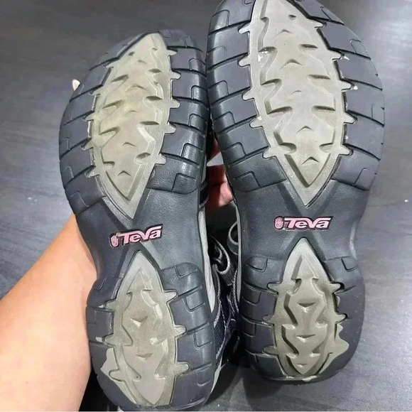 Tevas sandals - Picture 2 of 4